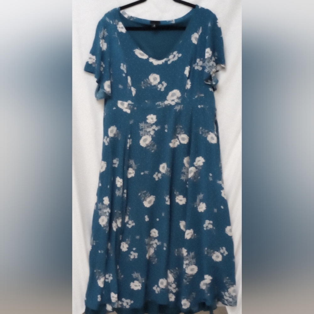 Torrid Midi Length Short Sleeve Blue/Black Floral Rayon Dress Size 18 EUC